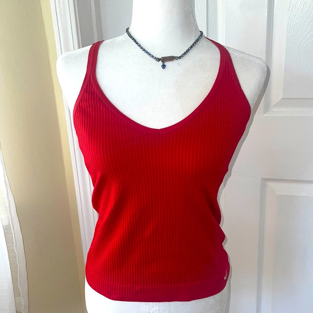 EUC Nike medium seamless dri fit ribbed workout top M/L